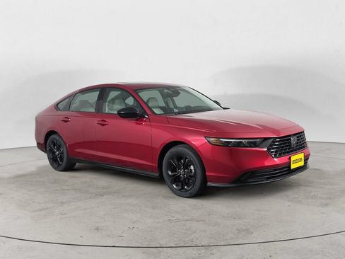 Certified 2025 Honda Accord SE image 3