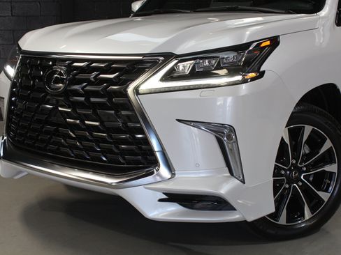 Used 2021 Lexus LX 570 4WD w/ Sport Package image 4