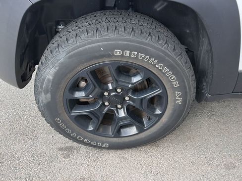Used 2021 Jeep Cherokee Trailhawk w/ Trailer Tow Group AWD/4WD image 22