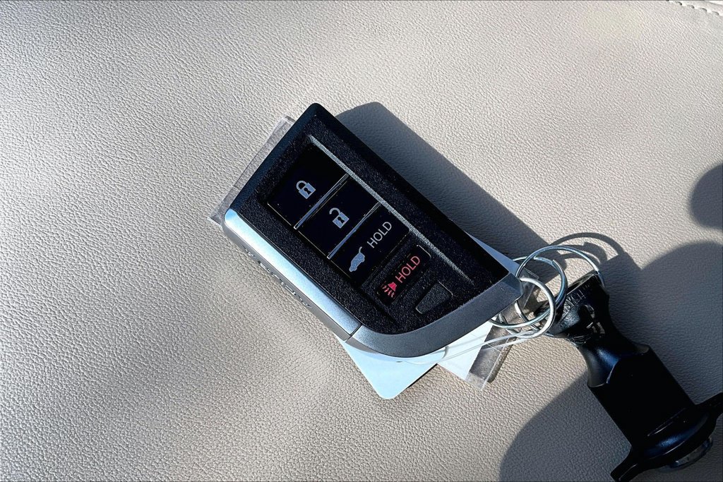 Used 2024 Acura MDX w/ Technology Package FWD image 12