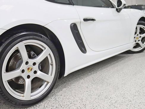 Used 2017 Porsche 718 Cayman image 11
