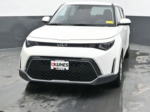 Used 2025 Kia Soul LX w/ LX Technology Package image 4