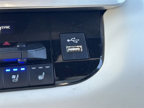 Used 2024 Toyota Sequoia Capstone image 40