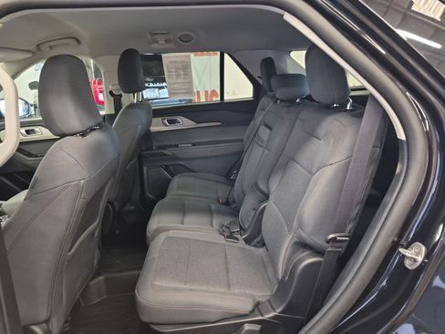 Used 2025 Ford Explorer Active RWD image 14