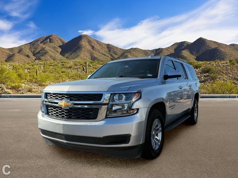 Used 2020 Chevrolet Suburban LT RWD image 2