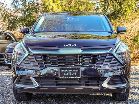 Used 2023 Kia Sportage LX image 2