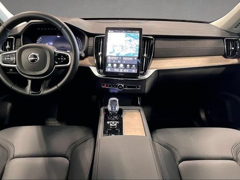 Used 2026 Volvo XC90 B6 Plus w/ Protection Package AWD/4WD image 8