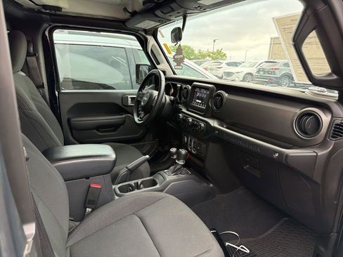 Used 2022 Jeep Wrangler Willys image 5