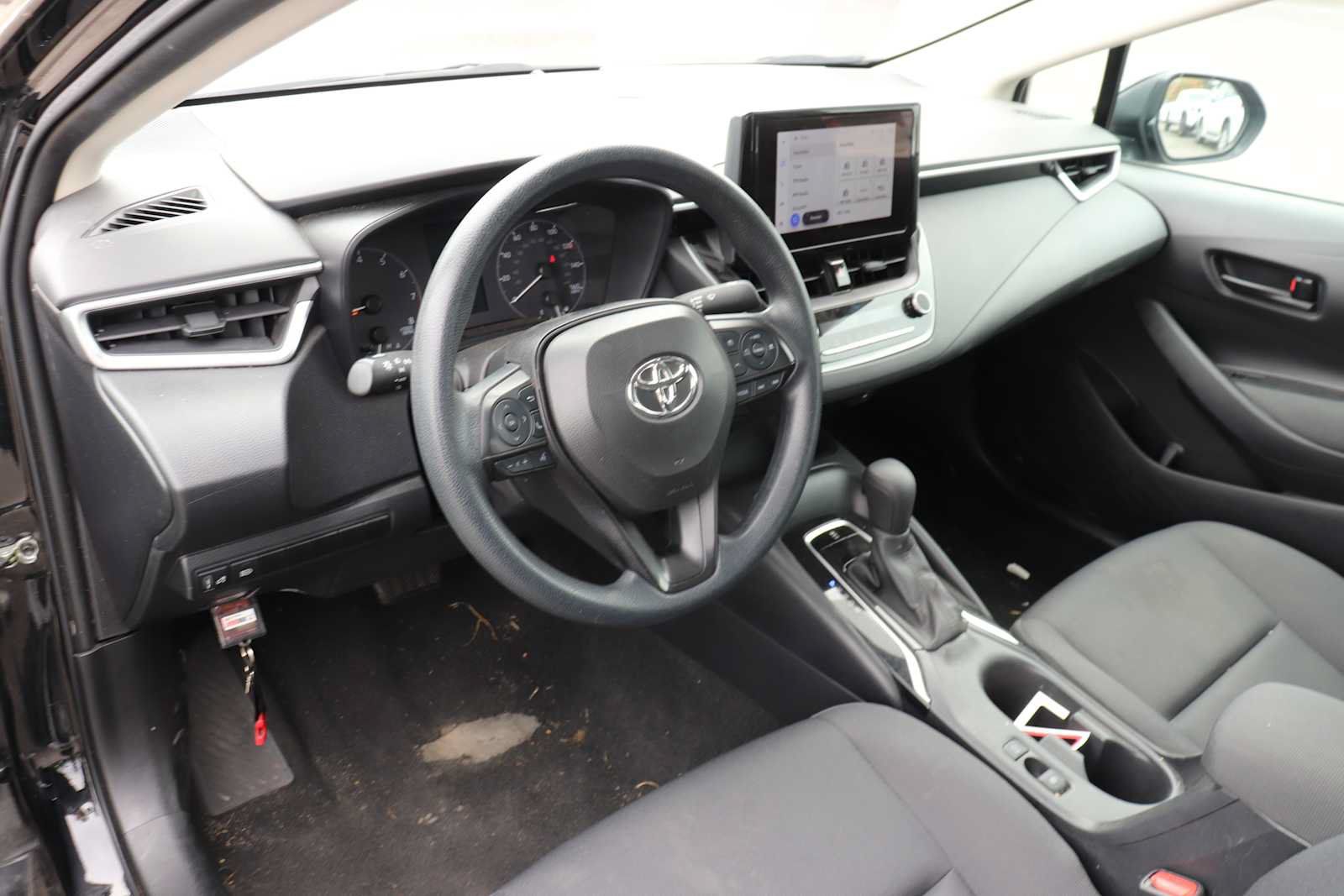 Used 2024 Toyota Corolla LE FWD image 10