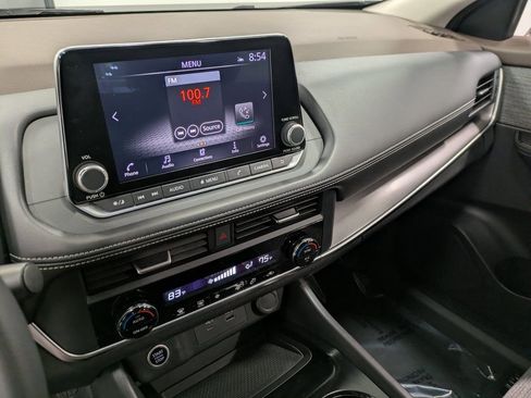 Used 2023 Nissan Rogue SV image 10