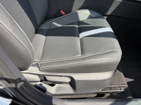 Used 2025 Toyota Camry SE image 7