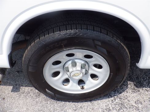 Used 2013 Chevrolet Express 1500 RWD image 11