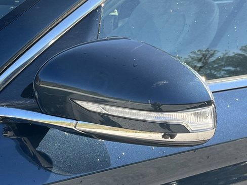 Used 2025 Genesis G70 2.5T image 29