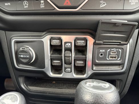 Used 2018 Jeep Wrangler Unlimited Sport S image 16