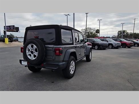 Used 2018 Jeep Wrangler Unlimited Sport S image 31