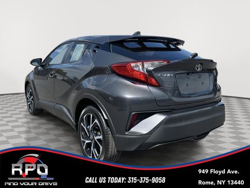 Used 2019 Toyota C-HR XLE FWD image 3