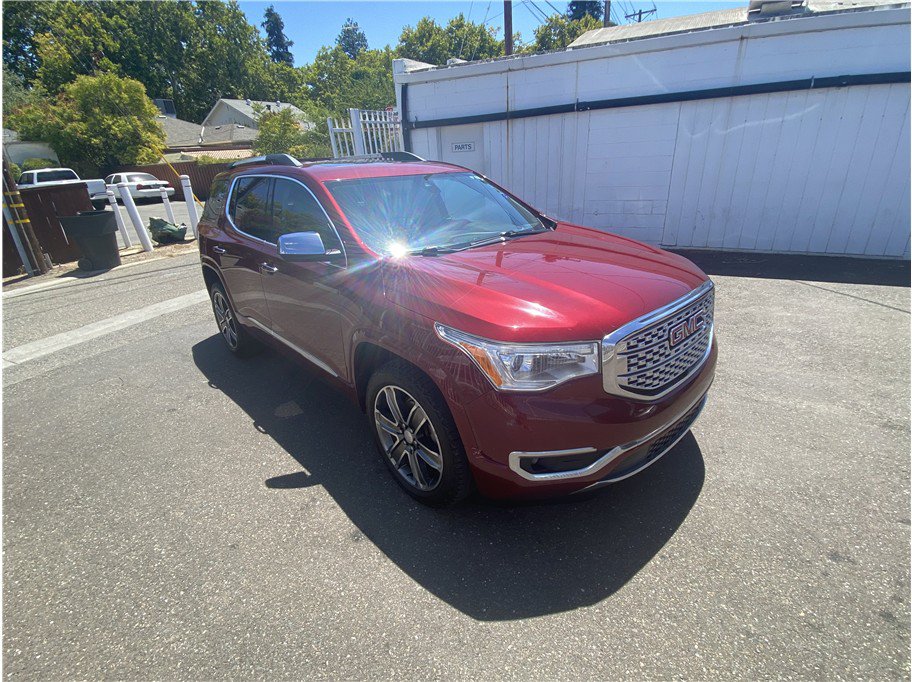Used 2018 GMC Acadia Denali w/ Technology Package AWD/4WD image 3