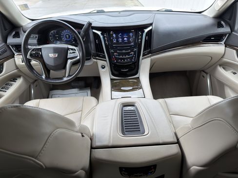 Used 2018 Cadillac Escalade ESV Premium Luxury image 13
