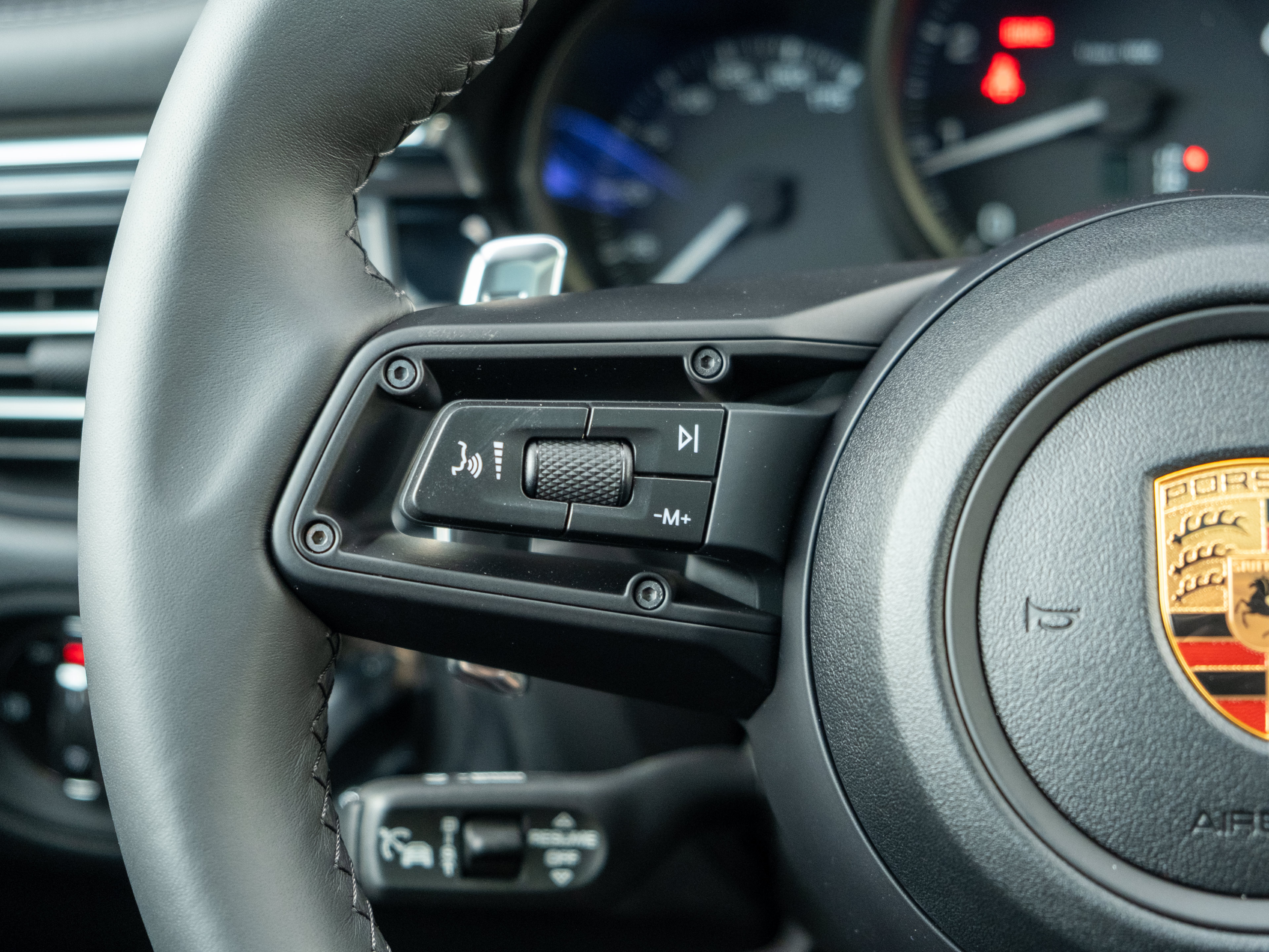 Certified 2026 Porsche Macan AWD/4WD image 25