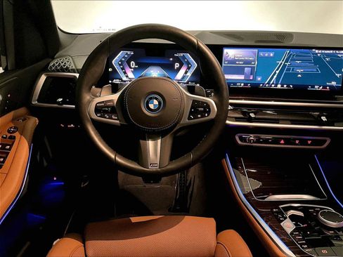Used 2025 BMW X5 xDrive50e w/ M Sport Package image 16