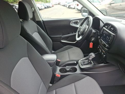 Used 2022 Kia Soul LX FWD image 13