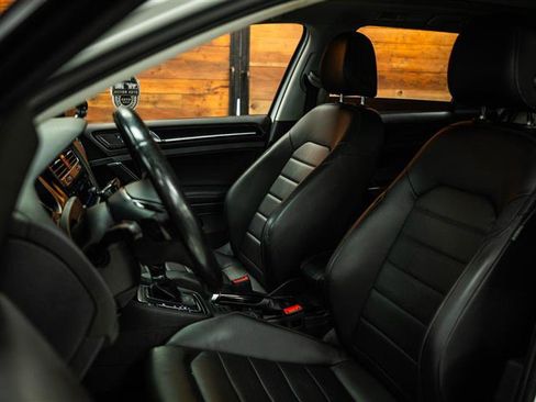 Used 2018 Volkswagen Golf SEL image 9