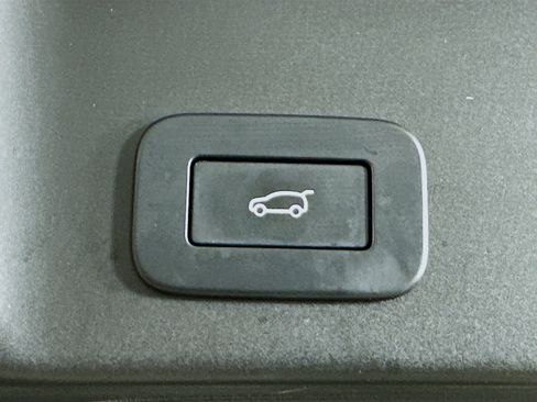 Used 2024 Land Rover Range Rover Evoque Dynamic SE image 37