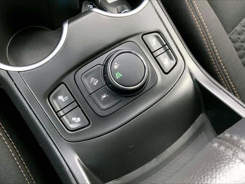 Used 2020 GMC Terrain SLE w/ Driver Convenience Package image 30