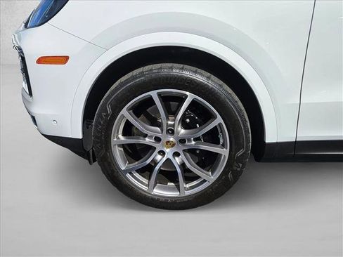 Used 2024 Porsche Cayenne Coupe image 24