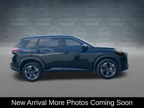 Used 2024 Nissan Rogue SV w/ SV Premium Package FWD image 3