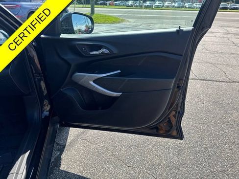 Used 2024 Chevrolet Trax RS w/ Sunroof Package FWD image 25