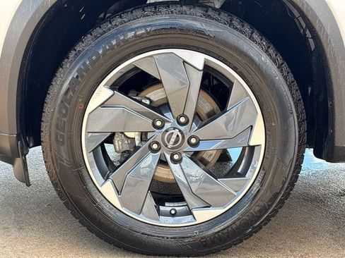 Used 2024 Nissan Rogue SV FWD image 29