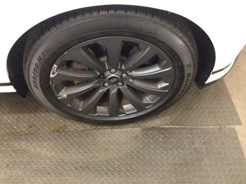 Used 2019 Land Rover Range Rover Velar R-Dynamic SE image 30