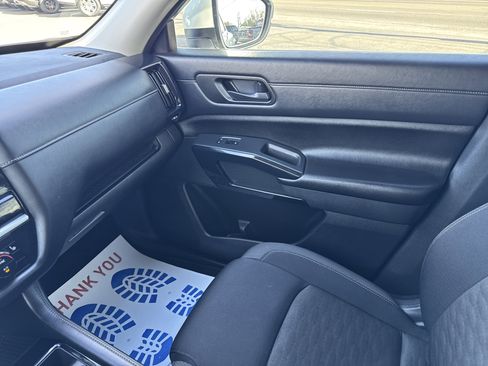 Used 2024 Nissan Pathfinder SV image 36