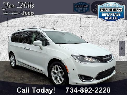 Used 2018 Chrysler Pacifica Touring-L Plus w/ Tire & Wheel Group image 1