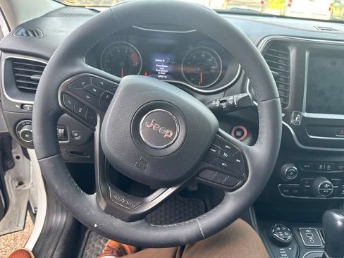 Used 2022 Jeep Cherokee Trailhawk w/ Premium Leather Package AWD/4WD image 13