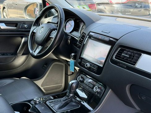 Used 2012 Volkswagen Touareg Sport image 51