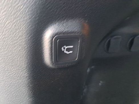 Certified 2023 Jeep Cherokee Trailhawk AWD/4WD image 10