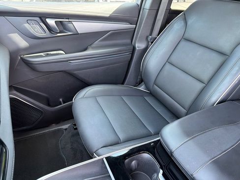 Used 2025 Buick Enclave Preferred FWD image 39