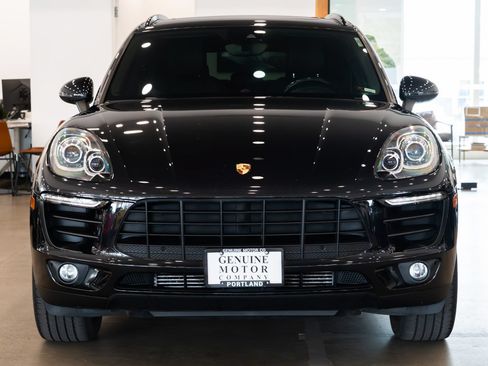 Used 2018 Porsche Macan AWD/4WD image 2