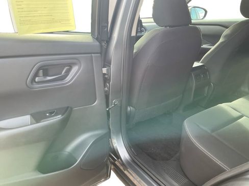 Used 2024 Nissan Rogue S image 23