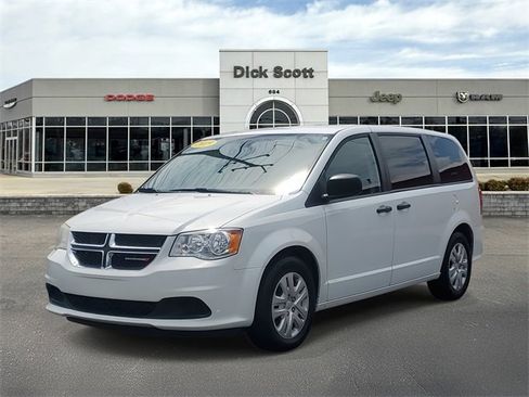 Used 2019 Dodge Grand Caravan SE image 2