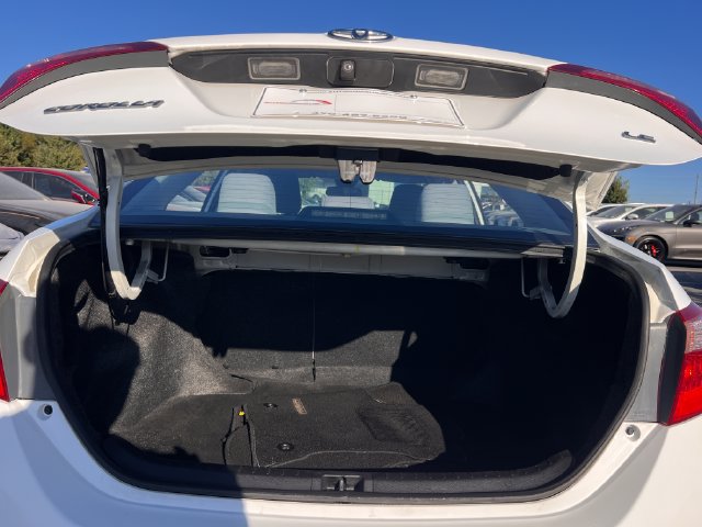 Used 2017 Toyota Corolla LE w/ Carpet Mat Package (TMS) FWD image 23