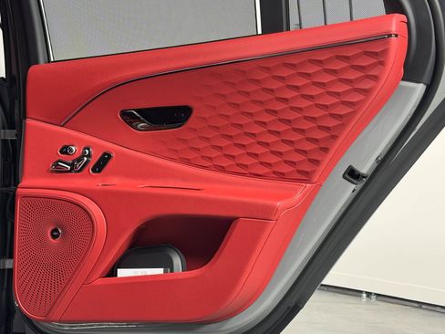 New 2025 Bentley Flying Spur Plug-In Hybrid image 42