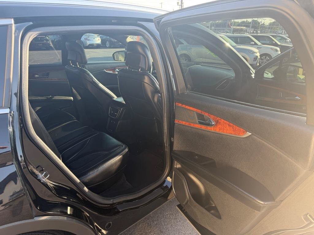 Used 2017 Lincoln MKX Reserve w/ Lincoln MKX Climate Package FWD image 9
