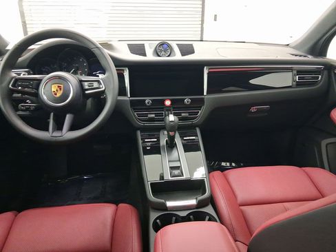 New 2026 Porsche Macan image 13