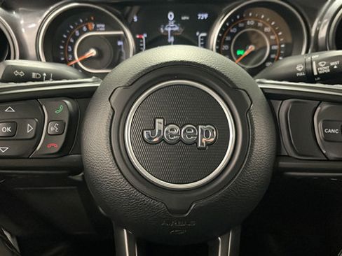 Used 2021 Jeep Gladiator Sport AWD/4WD image 16