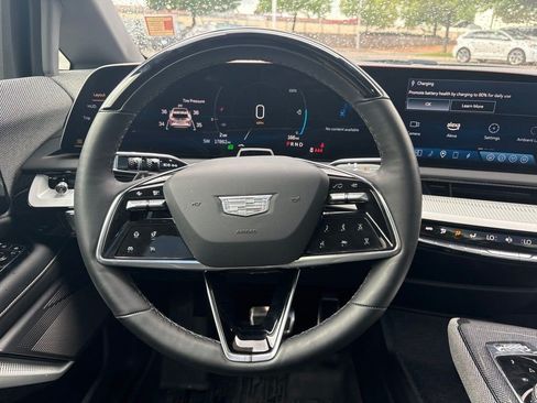Certified 2025 Cadillac Optiq Luxury 2 w/ LPO, Floor Liner Package AWD/4WD image 16