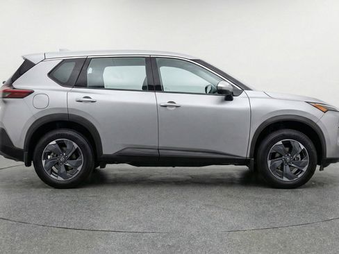 Used 2025 Nissan Rogue SV image 9
