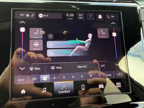 New 2025 Jeep Grand Cherokee Altitude image 19